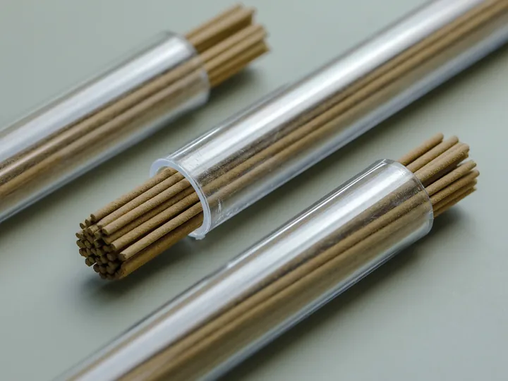 线香与透明筒实拍